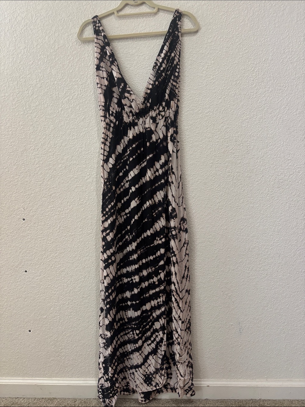 Blue Life Black and Cream Tie-Dye V-Neck Maxi Dress